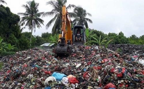 Sampah di TPA Gogok Sering Menumpuk Hingga Tepi Jalan Poros