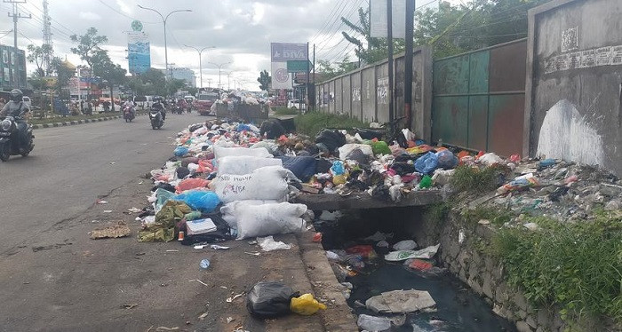 Awal Tahun Sampah Menumpuk, DPRD Sebut DLHK Pekanbaru Lalai