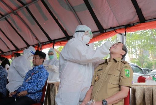 Antisipasi Lonjakan Kasus Covid-19 Pasca Nataru, Pejabat dan Pegawai Pemprov Riau Diswab