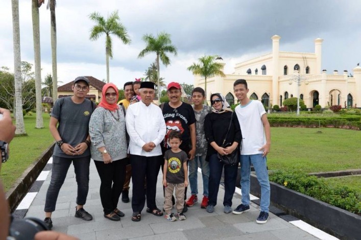 Kunjungi Istana Siak, Pengunjung Doakan Gubernur Sehat dan Lanjutkan Memimpin Riau