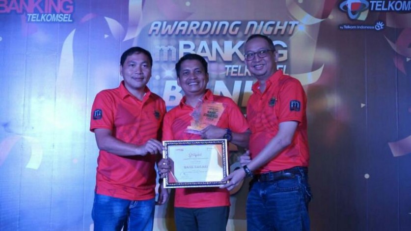 mBanking Telkomsel Berikan Award pada Mitra Bank