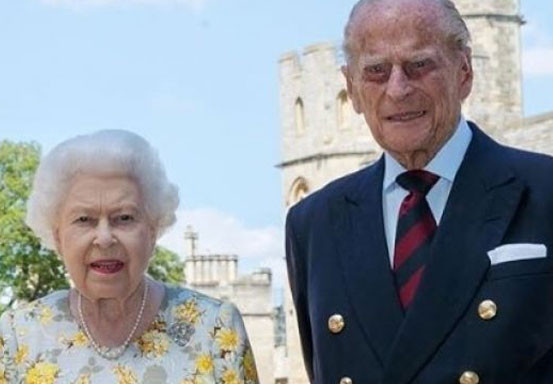 Ratu Elizabeth II Cari Admin Sosmed, Gajinya Setengah Miliar!