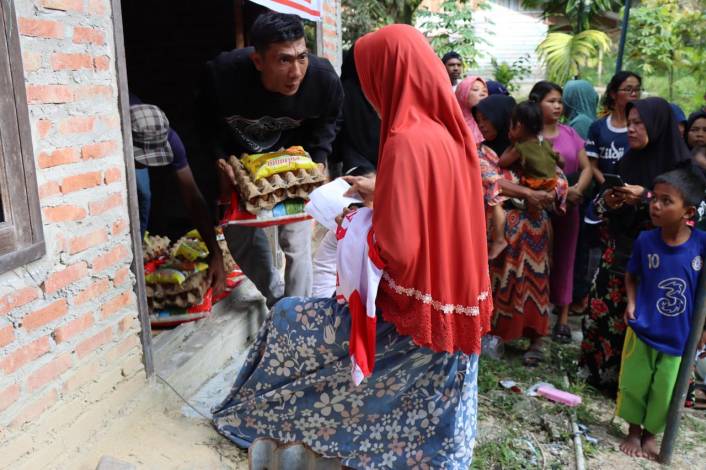 Raja Juli Antoni Bantu Masyarakat dengan Gelar Pasar Murah di Pekanbaru