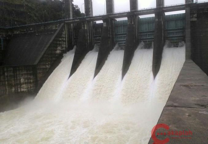 Lima Pintu Air PLTA Dibuka, Permukaan Air Sungai Kampar akan Naik 50 Cm