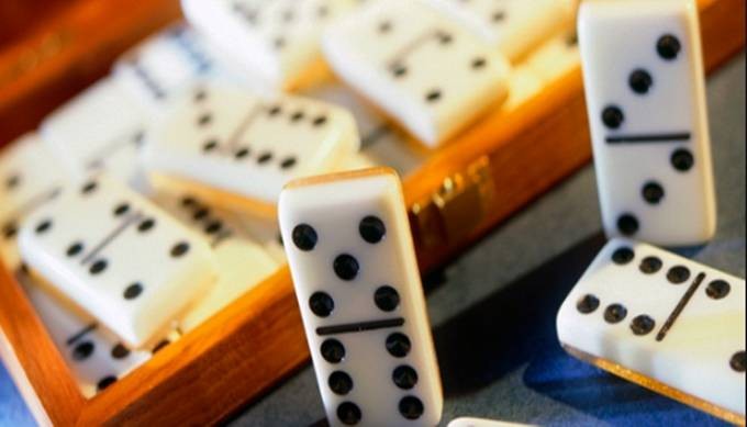 Asik Main Judi Domino Hingga Pagi Buta, Empat Pria Diamankan Petugas