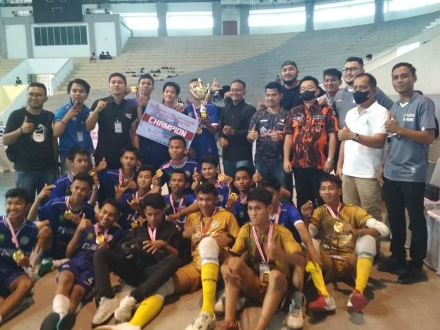 Tim SMAN 12 Kampiun Liga Pelajar Futsal 2022 Piala Dispora Pekanbaru