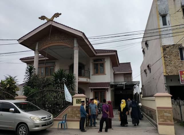 Jenazah Mantan Bupati Rohul Ramlan Zas Dibawa ke Kampung Halaman