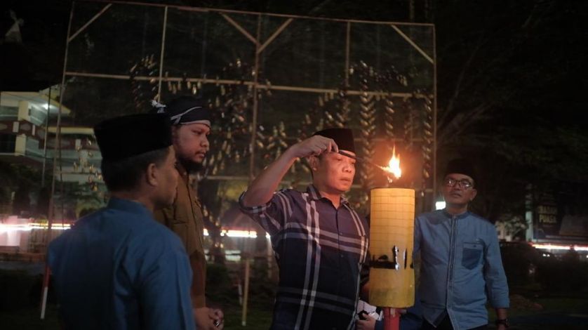Angkat Khazanah Melayu, Sekretariat DPRD Riau Nyalakan Lampu Colok