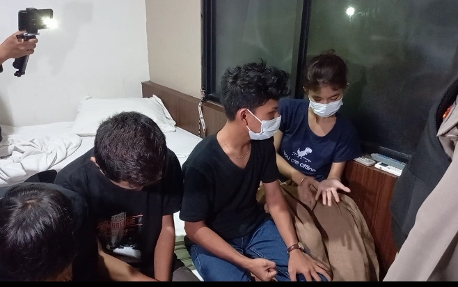 Razia Hotel di Pekanbaru, Polisi Temukan 3 Pria dan 1 Wanita di Bawah Umur Sekamar, Ada Kondom Bekas Pakai !