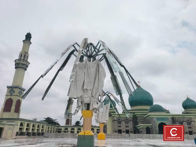 Putus Kontrak, Pemprov Riau Blacklist dan Denda Kontraktor Payung Masjid Raya Annur