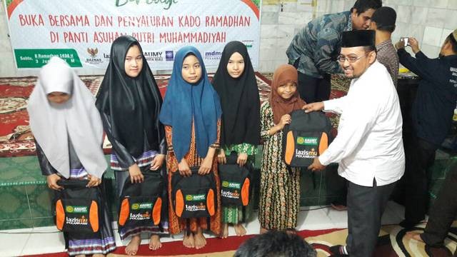 KAUMY Pengda Riau Berbuka Puasa Bersama di Panti Putri Aisyiyah