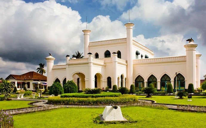 Istana Kerajaan Siak dan Islamic Center Rohul Jadi Favorit di Libur Lebaran