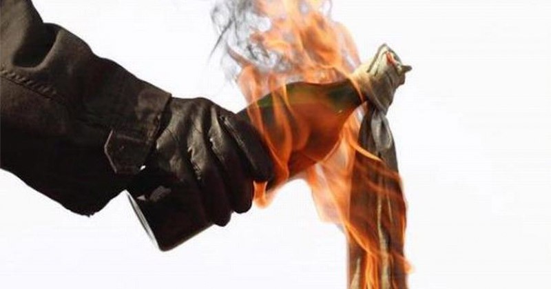 Rumah Ketua Fraksi Golkar DPRD Riau Dilempari Bom Molotov