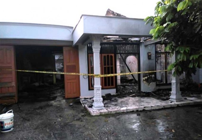Diduga Karena Korsleting, Satu Unit Rumah di Pandau Permai Ludes Terbakar
