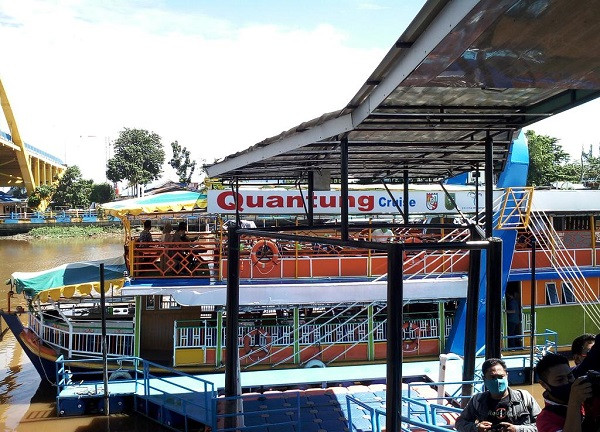 Diresmikan Walikota, Restoran Terapung Quantung Cruise Resmi Berlayar di Sungai Siak