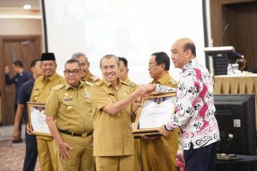 Dinilai Terdepan Atasi Stunting, RAPP Terima Penghargaan dari Pemprov Riau