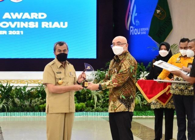 Pemprov Riau Terima Penghargaan BKN Award 2021