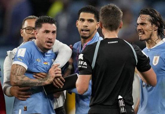 Edinson Cavani Nonjok Monitor VAR Setelah Uruguay Angkat Koper dari Piala Dunia 2022