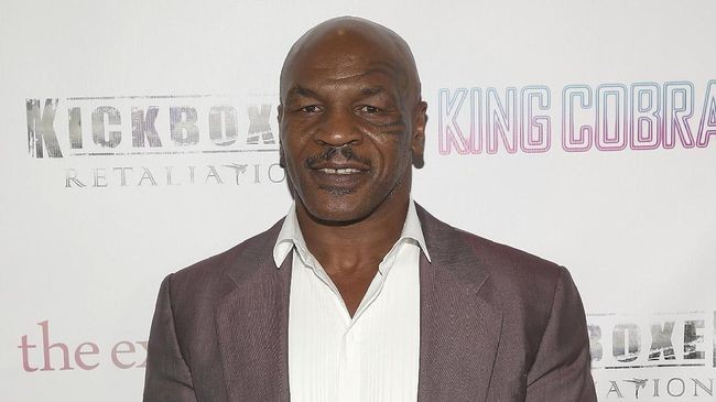 Tyson: Mayweather Berkhayal Bandingkan dengan Muhammad Ali