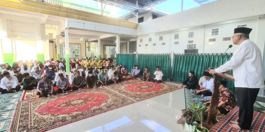 Reses di Nurul Ibadah, Syamsurizal Bagikan 150 Paket Sembako dan Beri Bantuan Masjid