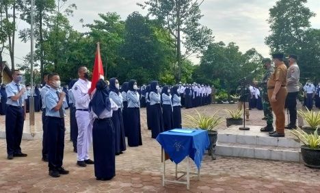 Brigjen TNI M Syech Ismed Pimpin Upacara HUT SMAN 8 Pekanbaru