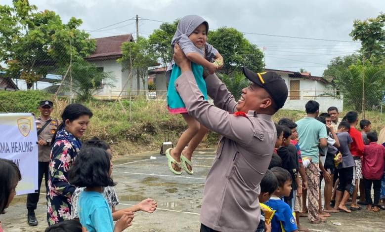 Bantu Korban Banjir, Polres Rohul Salurkan Bantuan Logistik hingga Trauma Healing
