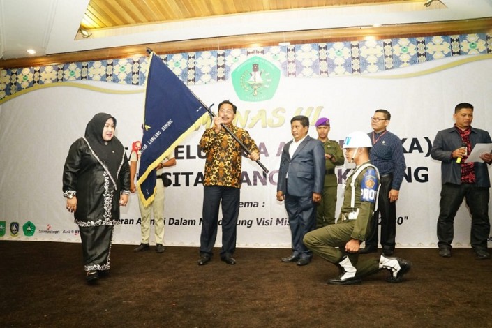 Gubernur Kepri Nurdin Basirun Dilantik sebagai Ketua Ika Unilak
