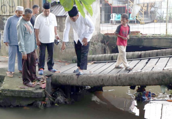 Warga Limbungan Keluhkan Jembatan, Plt Wako Pekanbaru Langsung Turun ke Lokasi