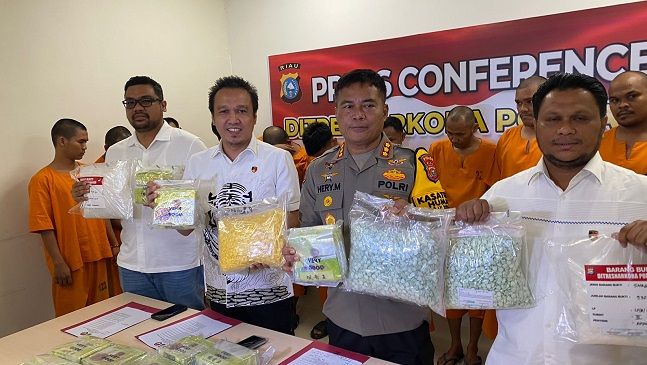 Polda Riau Amankan 13 Tersangka Peredaran Narkoba Jaringan Internasional