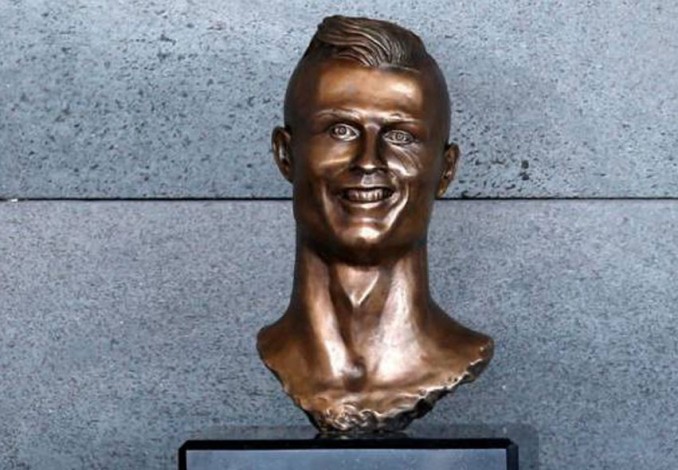 Patung Kepala Ronaldo Sangat Buruk, Ini Kata Pembuatnya