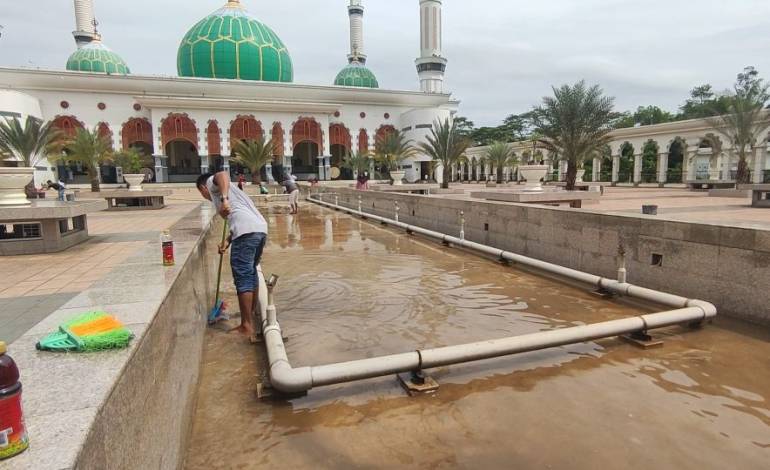 Setelah Dikritik Tak Terurus, Kondisi Masjid Agung Islamic Center Rohul Mulai Dibenahi