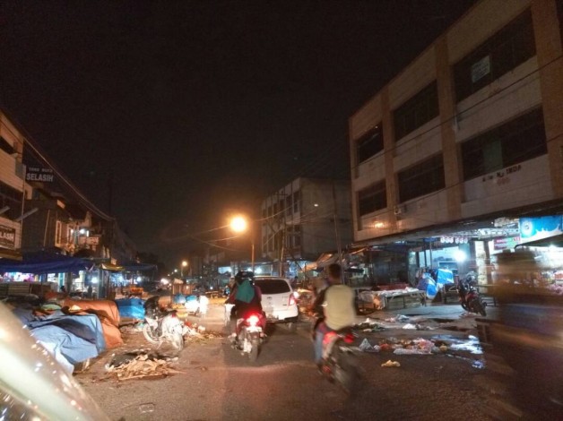 Jalan Teratai Pekanbaru: Siang Jadi Biang Macet, Kalau Malam Dipenuhi Sampah