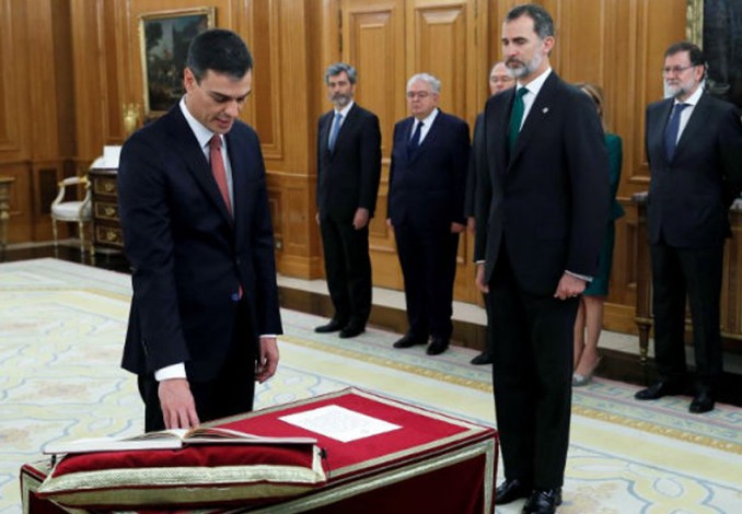 Tak Percaya Tuhan, PM Baru Spanyol Ambil Sumpah Tanpa Alkitab