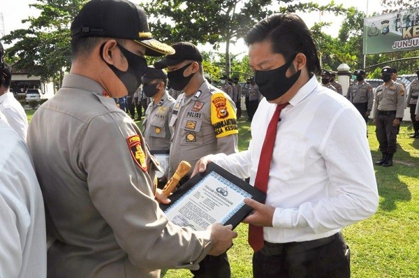Berhasil Ungkap Kriminal, 18 Personel Terima Penghargaan dari Kapolres Pelalawan