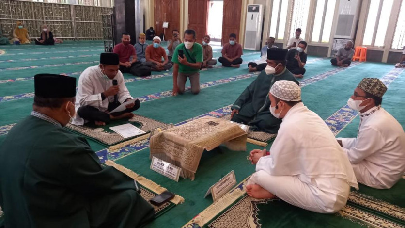 Disaksikan Ketua MUI Riau dan Ketum SantaNU, Anton Fai Ucap Syahadat