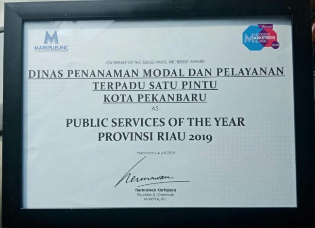 DPM-PTSP Pekanbaru Terima Penghargaan Publik Service Award Riau 2019