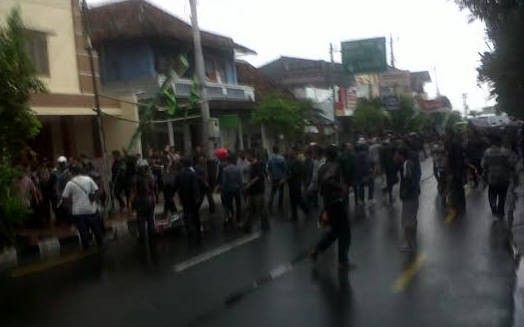 Dua Kelompok di Yogyakarta Terlibat Bentrok, Satu Motor dan Ruko Terbakar