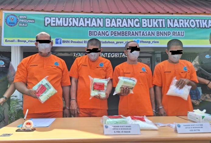 BNNP Riau Musnahkan 5,89 Kg Sabu dan 489 Butir Pil Ekstasi, Empat Pelaku Ditangkap