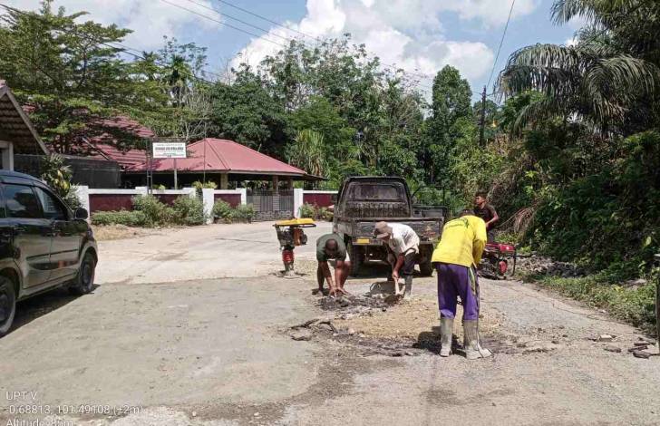 Dinas PUPR-PKPP Riau Lakukan Pemeliharaan Ruas Jalan di Kampar dan Kuansing