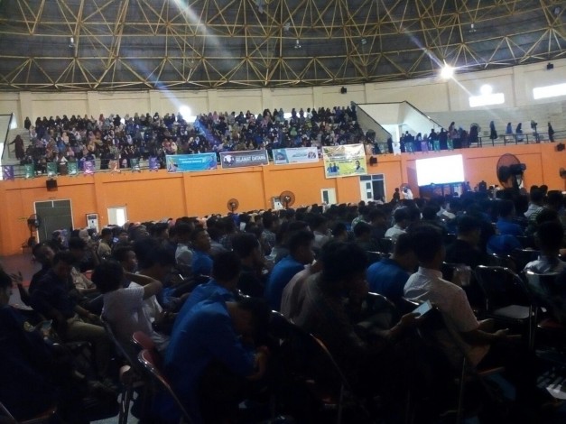 Jelang Kuliah Umum Sandiaga Uno, Ribuan Mahasiswa Mulai Padati GOR Voli UIR
