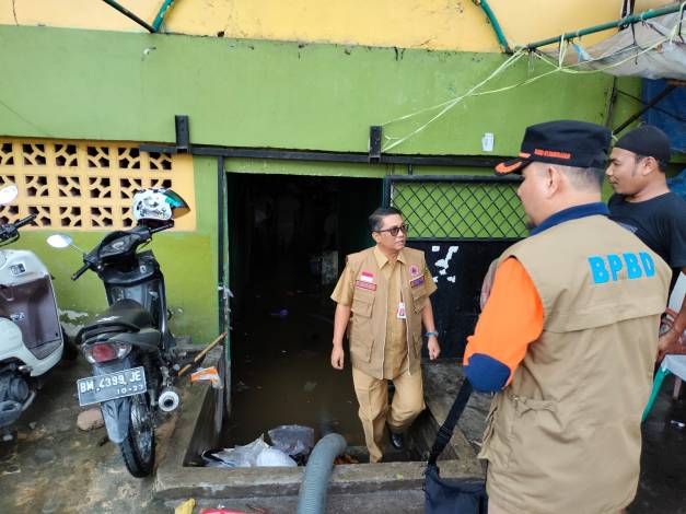 Akibat Hujan Berketerusan, Genangan 1,7 Meter Tenggelamkan Basement Pasar Bawah Pekanbaru