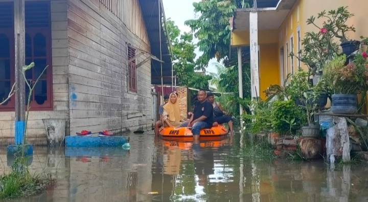BPBD Pekanbaru Waspadai Banjir Susulan, Siagakan Perahu Karet dan Tenda Darurat
