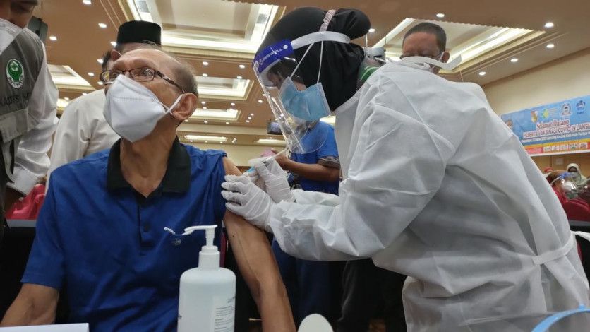 Pemko Pekanbaru Klaim Vaksinasi Lansia Sudah 50 Persen