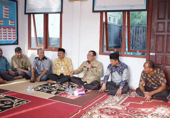 Serap Masukan Masyarakat untuk Pembangunan Daerah, Bupati Inhil Silahturahmi Bersama Forum RT/RW Se-Kecamatan Enok