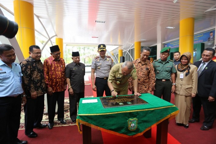 Gubernur Riau Resmikan Gedung Rektorat UIR