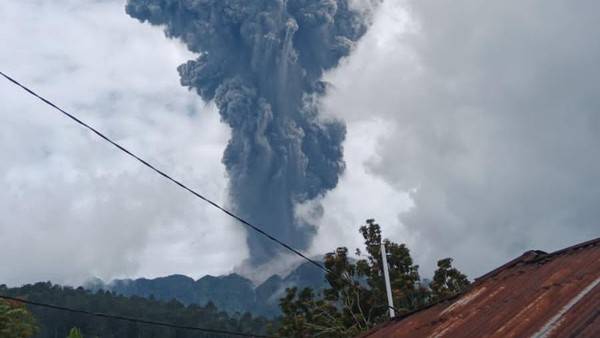 Gunung Marapi Sumbar Erupsi, Enam Pendaki Asal Riau Belum Turun
