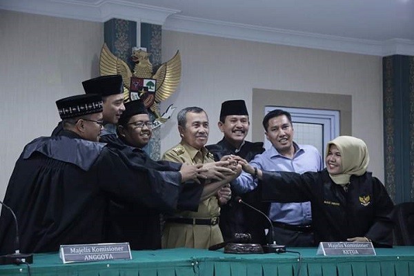 Tak Patuhi UU, KI Riau Minta Gubernur Evaluasi 15 Pimpinan OPD