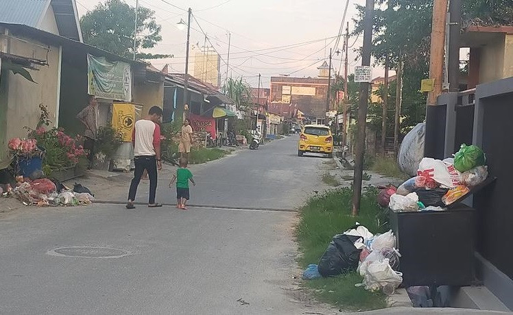 Warga Jalan Panda Berharap Petugas Segera Angkut Sampah yang Menumpuk