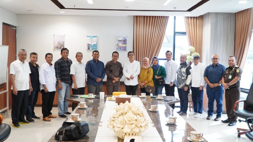 Audiensi dengan Kajati Riau Penuh Keakraban, PWI Riau Sampaikan Program Kerja