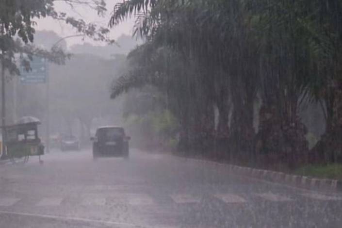 Prakiraan Cuaca BMKG di Riau: Hujan Disertai Petir dan Angin Kencang